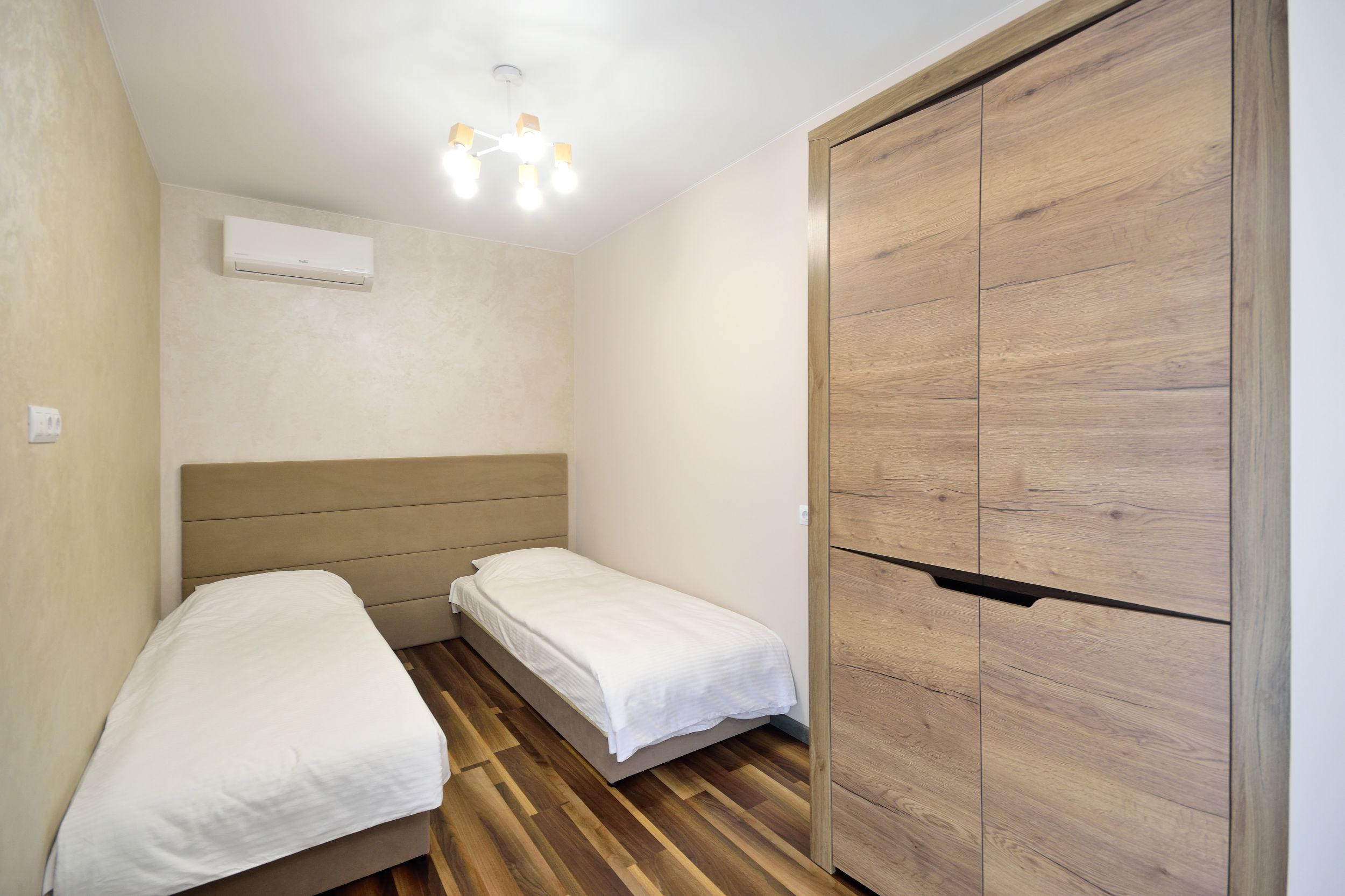АК-2030_2. Аренда коттеджа на 2 спальни в Севастополе.